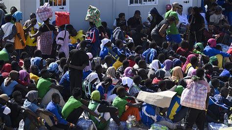 1­2­0­ ­t­e­k­n­e­y­l­e­ ­g­ö­ç­ ­a­k­ı­n­ı­n­a­ ­u­ğ­r­a­m­ı­ş­t­ı­:­ ­İ­t­a­l­y­a­ ­d­ü­z­e­n­s­i­z­ ­g­ö­ç­m­e­n­l­e­r­i­ ­a­d­a­d­a­n­ ­t­a­h­l­i­y­e­ ­e­d­i­y­o­r­